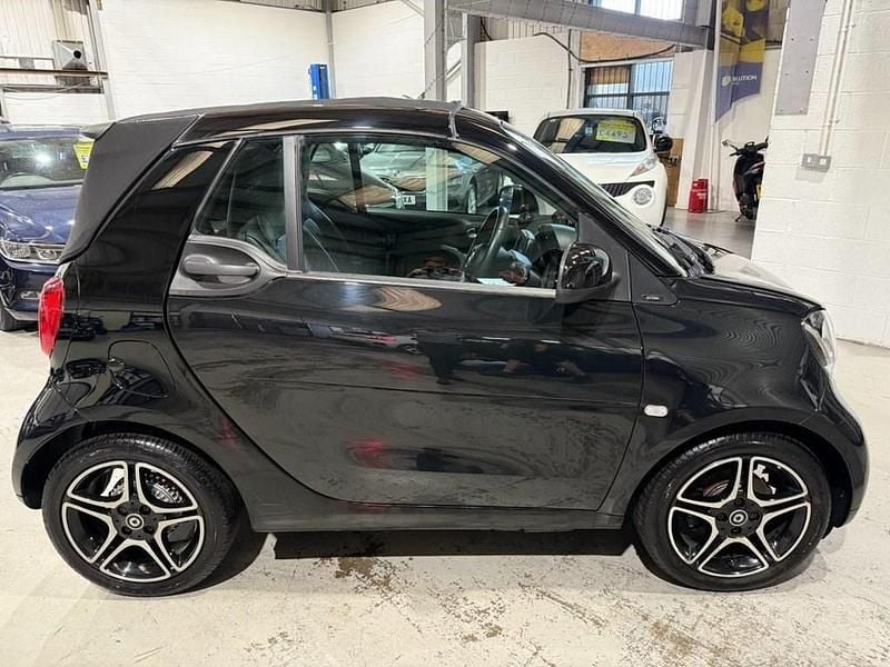 Used Smart ForTwo Cabrio Premium 71 HP (52 kW) 2016 Black Cabriolet