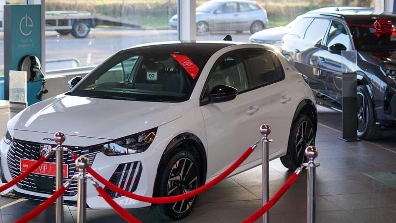 Used Peugeot 308 GT 129 HP (94 kW) 2023 Green Hatchback