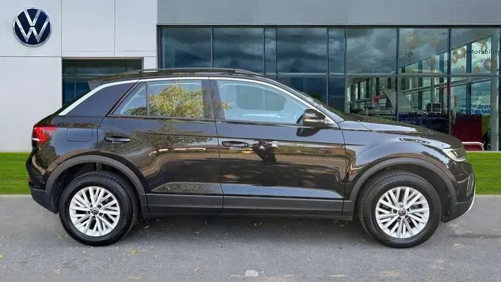 Used VW T-Roc Life 150 HP (110 kW) 2023 Black SUV
