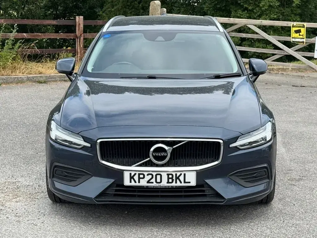 Used Volvo V60 Momentum 190 HP (139 kW) 2020 Blue Estate