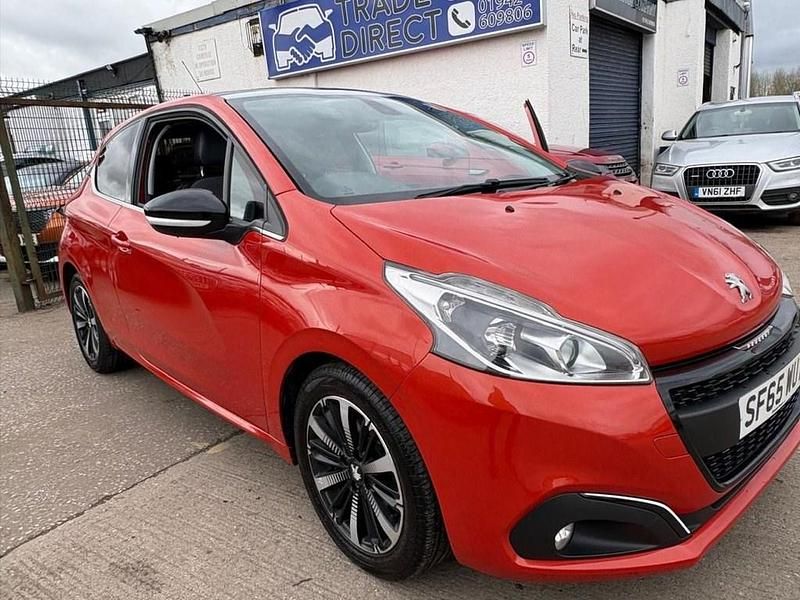 Used Peugeot 208 Allure 82 HP (60 kW) 2015 Orange Hatchback