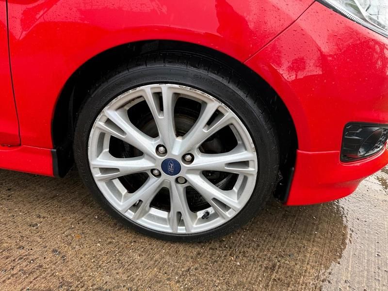 Used Ford Fiesta Zetec 2015 Red Hatchback