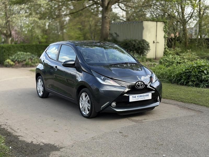 Used Toyota Aygo x-press 2015 Grey Hatchback