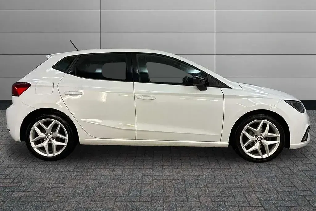 Używany Seat Ibiza FR 94 KM (69 kW) 2020 Biały Hatchback
