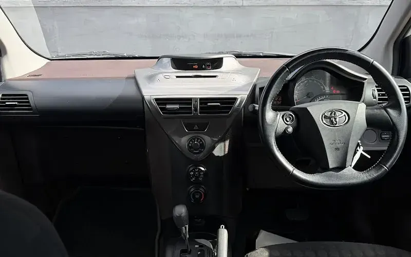 Used Toyota iQ 69 HP (50 kW) 2014 Hatchback