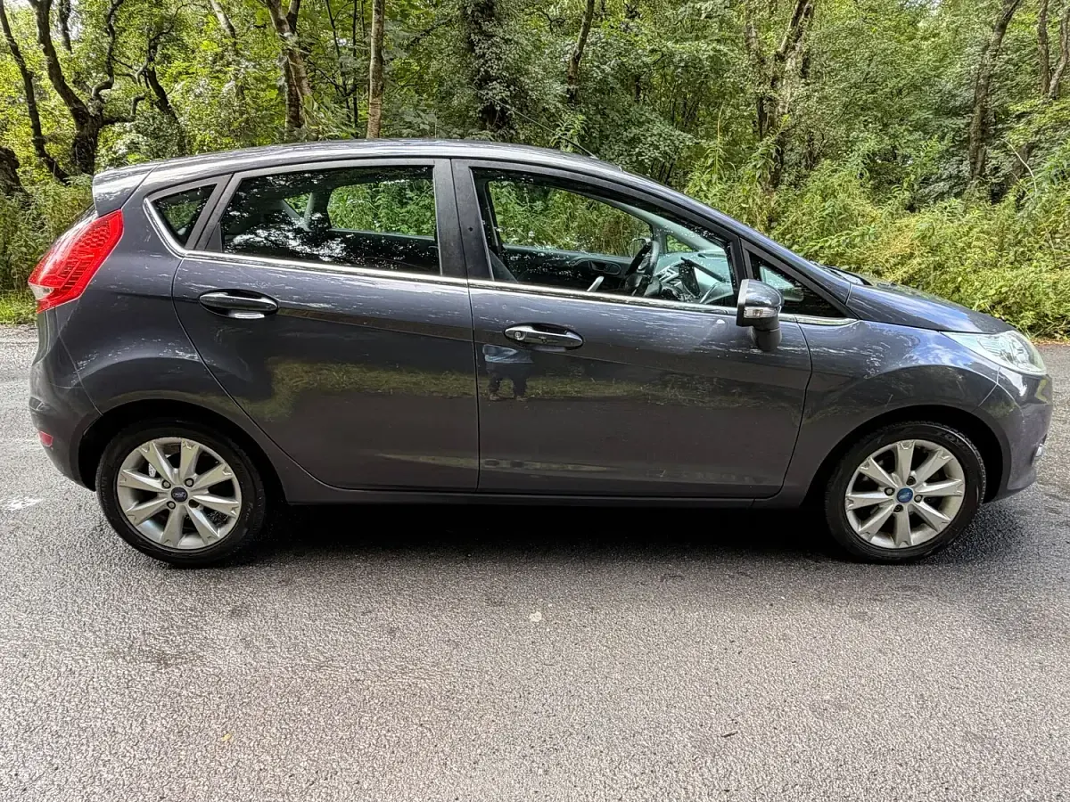 Used Ford Fiesta Zetec 94 HP (69 kW) 2011 Grey Hatchback