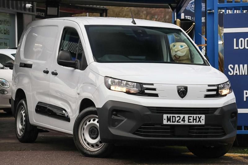 Used Peugeot Partner 131 HP (96 kW) 2024 White MPV