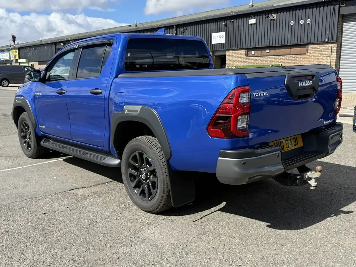 Used Toyota HiLux 204 HP (150 kW) 2023 Blue Pickup