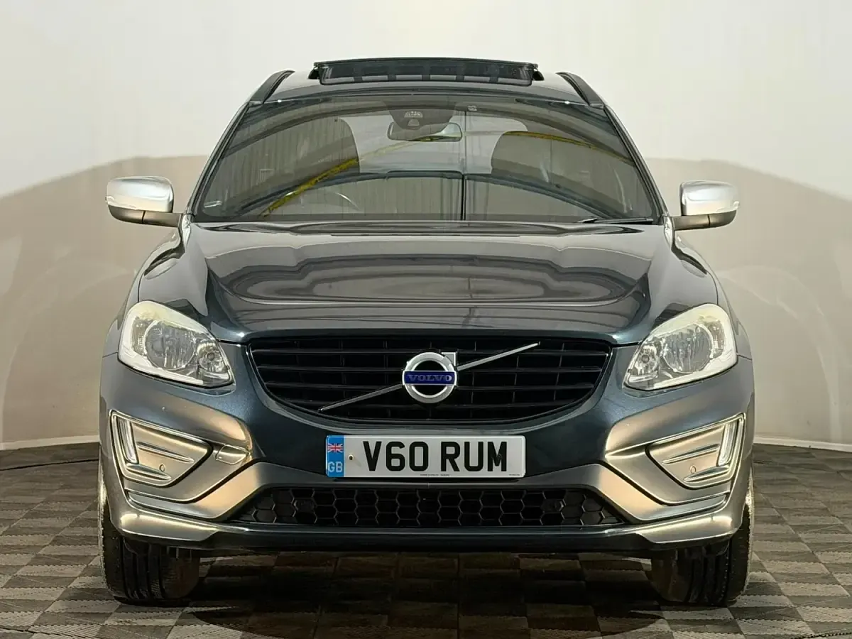 Used Volvo XC60 R-Design 190 HP (139 kW) 2015 Grey SUV