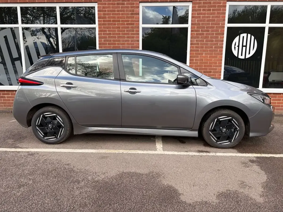 Gebraucht Nissan Leaf Acenta 110 kW (150 PS) 2022 Grau Kleinwagen
