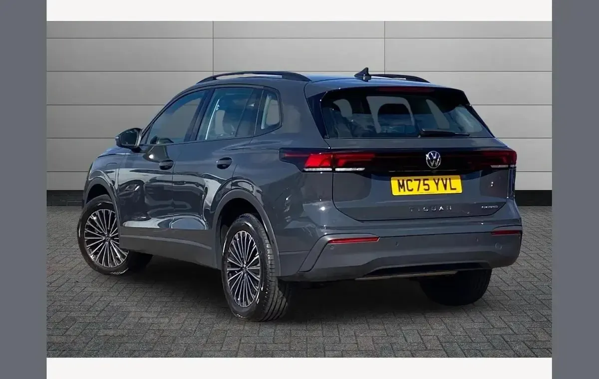 Usado VW Tiguan Life 204 HP (150 kW) 2026 Cinzento SUV