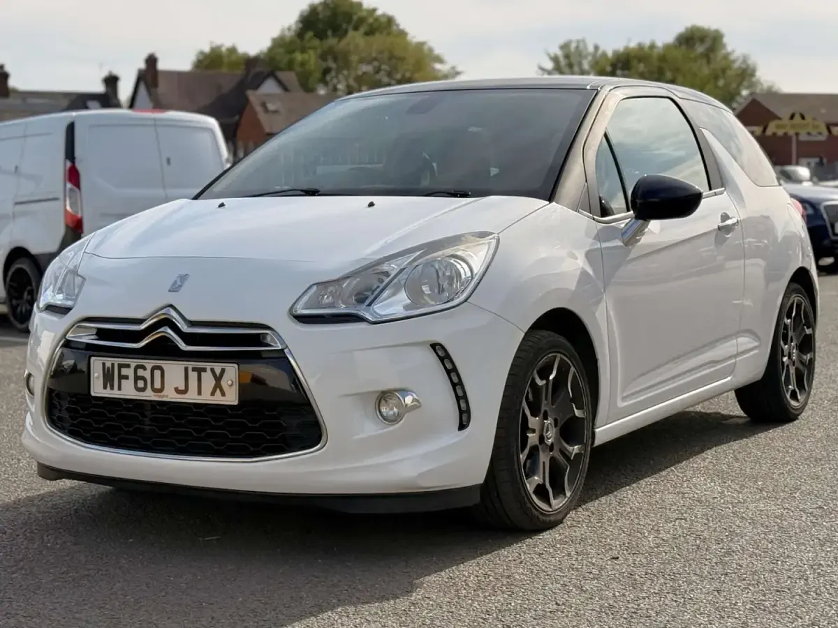 Usado Citroën DS3 110 HP (80 kW) 2010 Branco Citadino