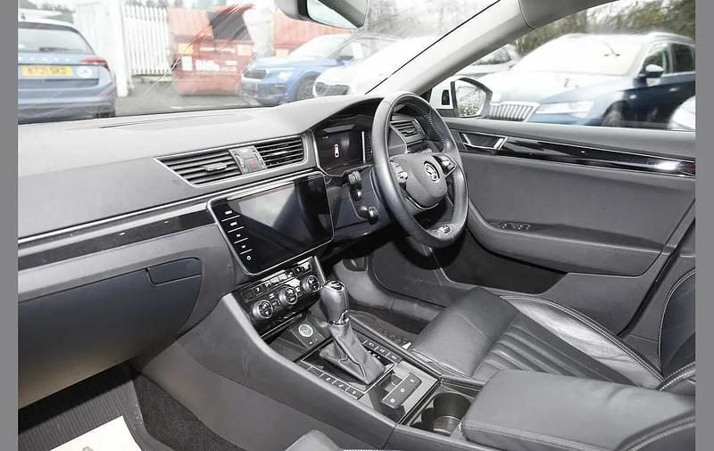 Used Skoda Superb LAURIN & KLEMENT 187 HP (137 kW) 2022 Moon white metallic Estate