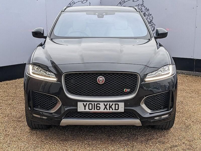 Begagnad Jaguar F-Pace First Edition 300 HK (220 kW) 2016 Svart SUV