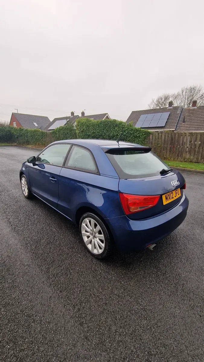 Begagnad Audi A1 Sport 105 HK (77 kW) 2012 Blå Halvkombi