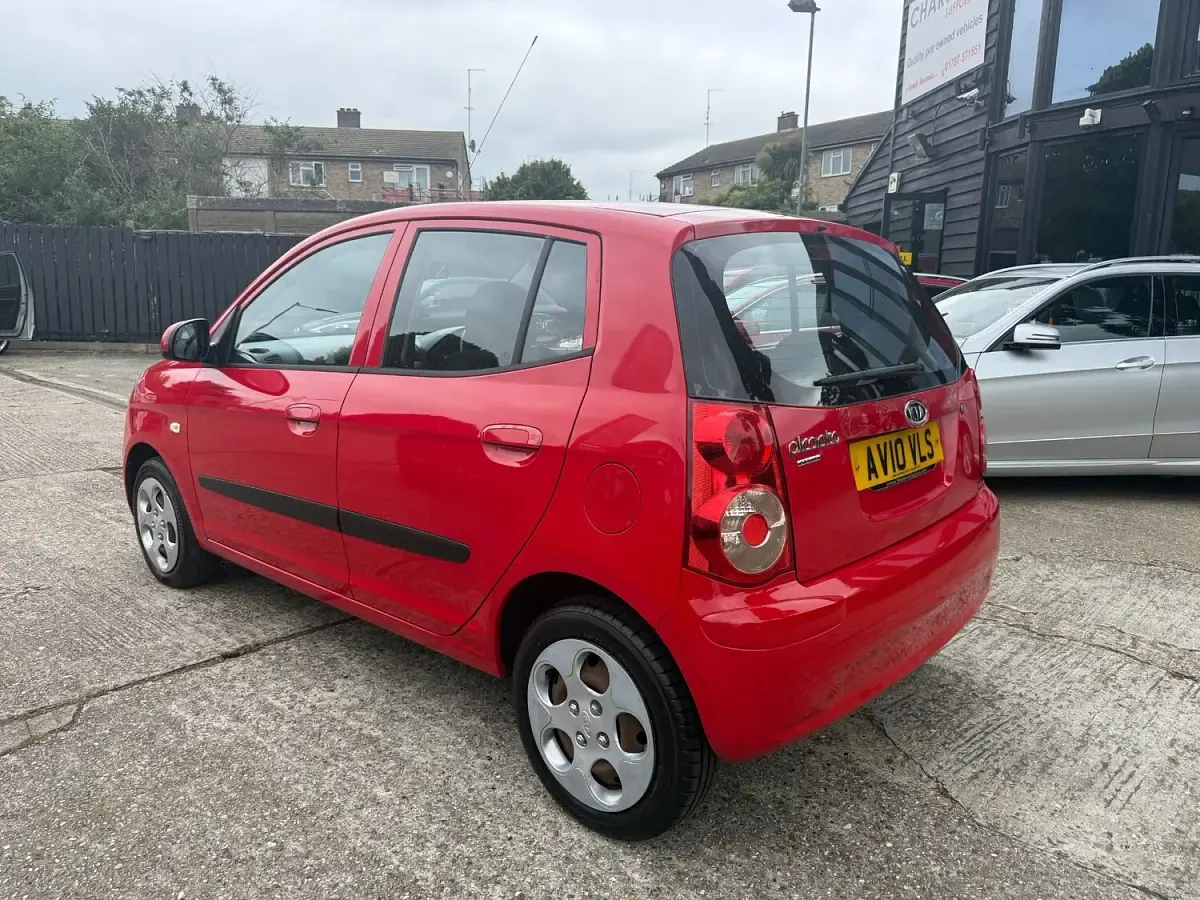 Used Kia Picanto 64 HP (47 kW) 2010 Red Hatchback