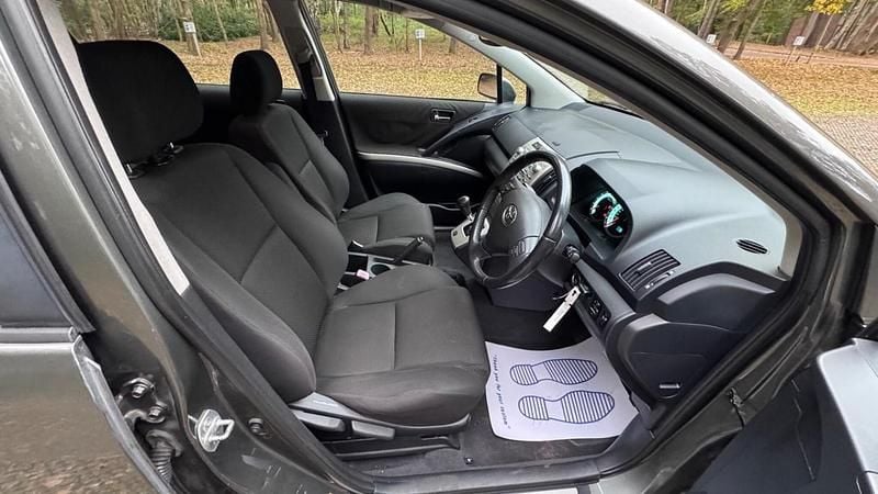 Used Toyota Corolla Verso 129 HP (94 kW) 2006 Grey MPV