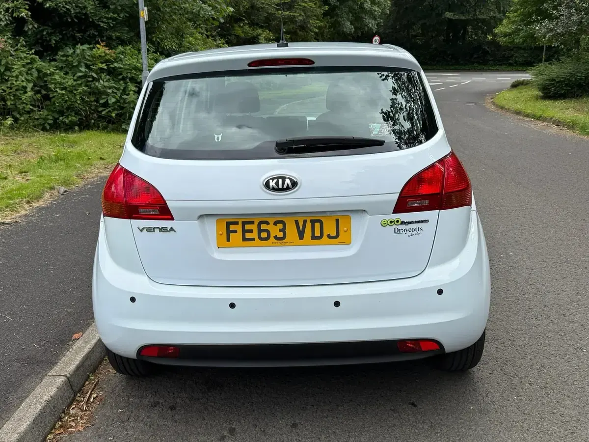 Used Kia Venga 89 HP (65 kW) 2013 White Hatchback