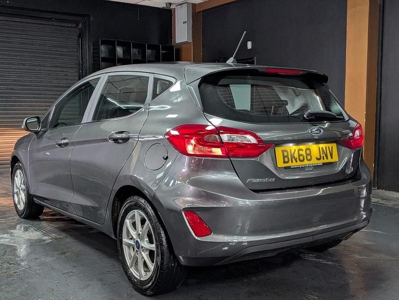 Used Ford Fiesta Zetec 100 HP (73 kW) 2018 Grey Hatchback