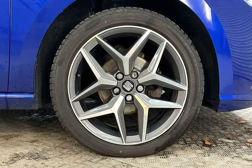 Używany Seat Ibiza XCELLENCE Lux 94 KM (69 kW) 2019 Niebieski Hatchback