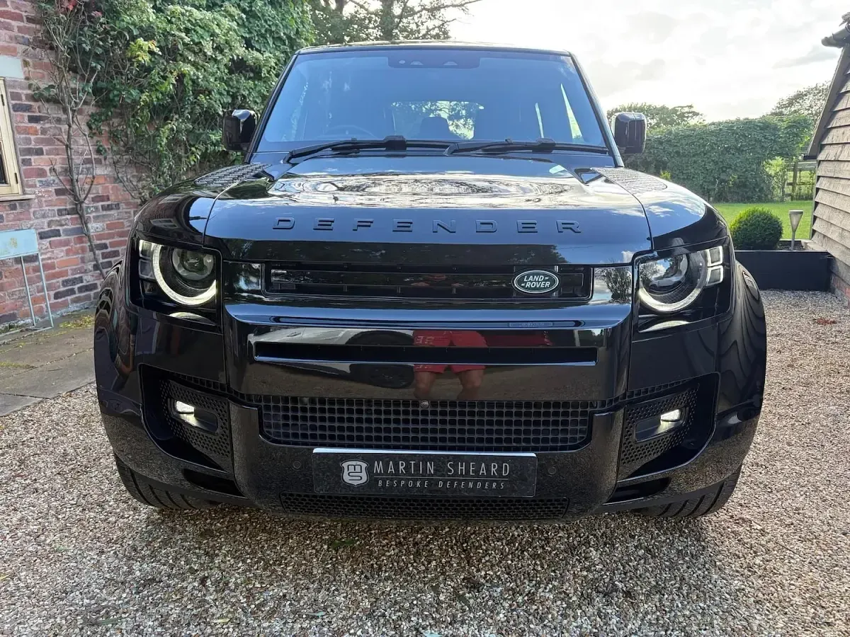 Used Land Rover Defender 250 HP (183 kW) 2024 Black SUV