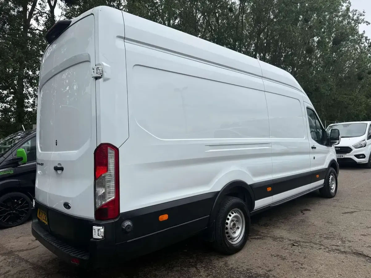 Usado Ford Transit 130 CV (95 kW) 2021 Blanco Van