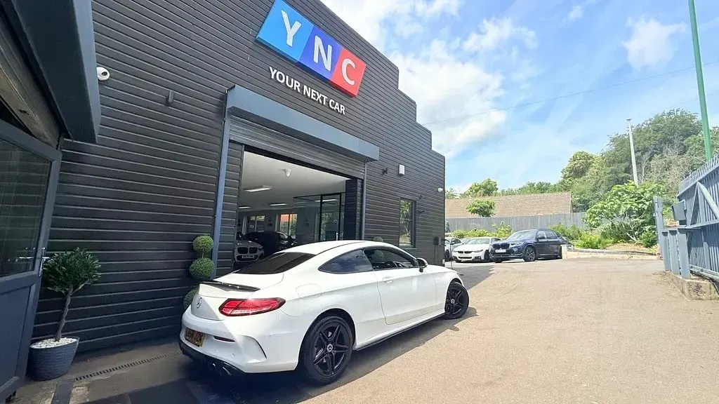 Used Mercedes C200 AMG line 198 HP (145 kW) 2018 White Coupe