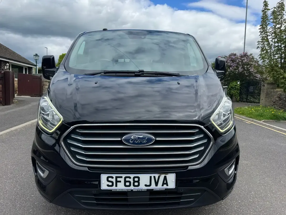 Begagnad Ford Tourneo Titanium 2018 Svart Minibuss