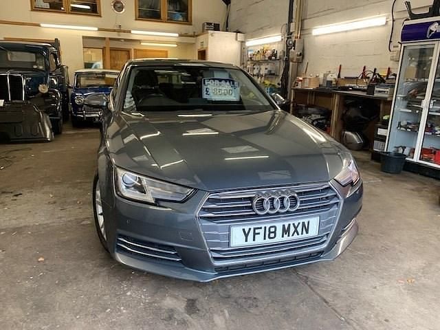 Begagnad Audi A4 Sport 150 HK (110 kW) 2018 Grå Sedan