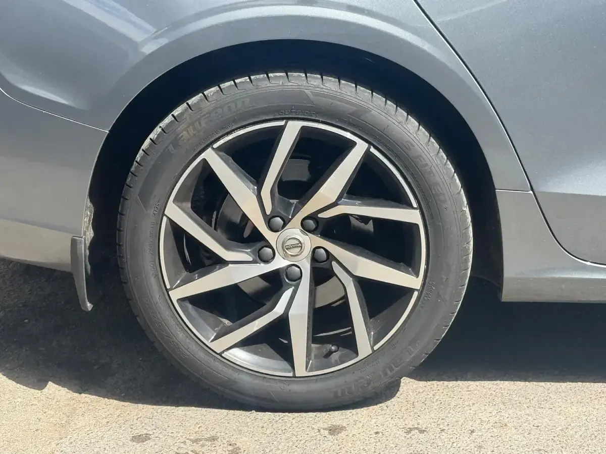 Used Volvo V60 Momentum 2020 Grey Estate