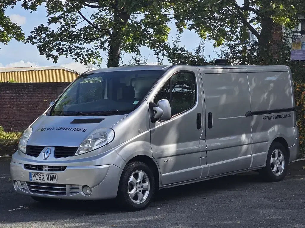 Używany Renault Trafic 115 KM (84 kW) 2012 Srebrny Minivan