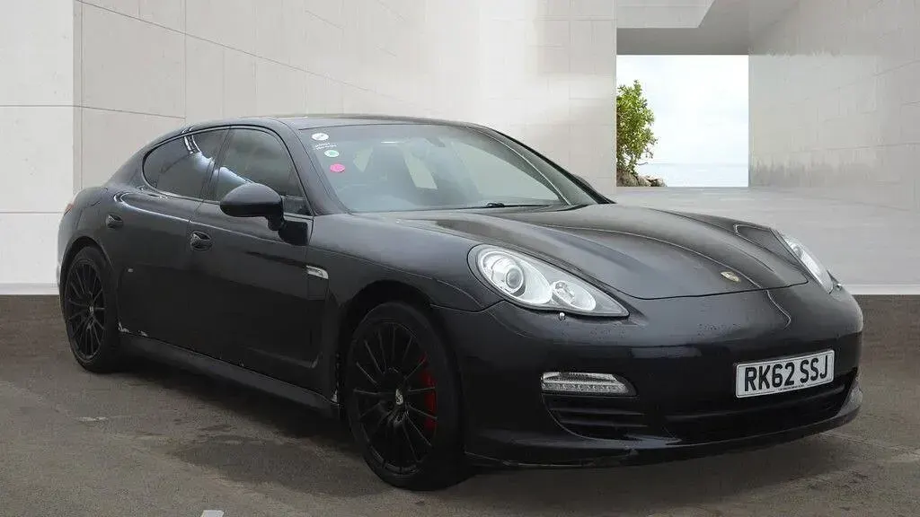 Used Porsche Panamera 250 HP (183 kW) 2012 Black Hatchback