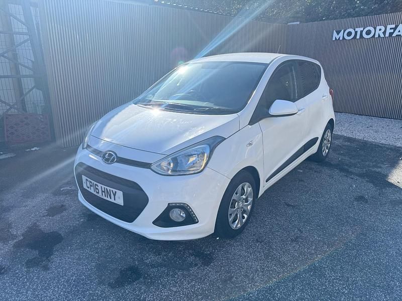 Used Hyundai i10 Edition 67 HP (49 kW) 2016 White Hatchback