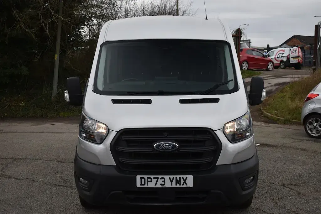 Usado Ford Transit Trend 130 HP (95 kW) 2024 Prateado Van