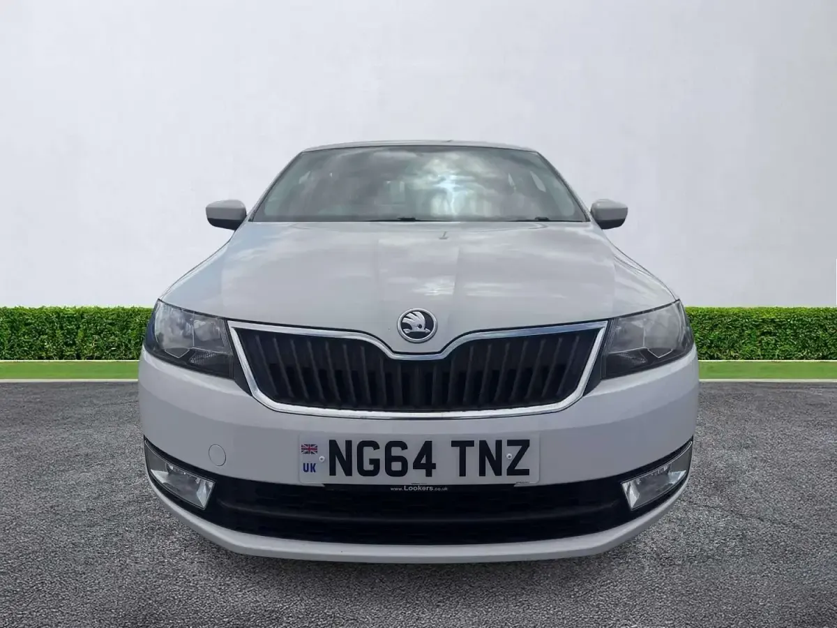 Used Skoda Rapid SE 2015 White Hatchback