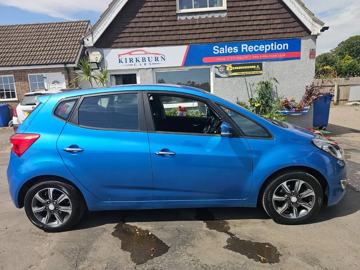 Used Hyundai ix20 SE 125 HP (91 kW) 2016 Blue Hatchback