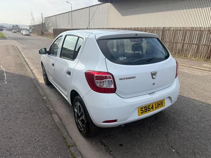 Used Dacia Sandero Ambiance 75 HP (55 kW) 2014 White Hatchback
