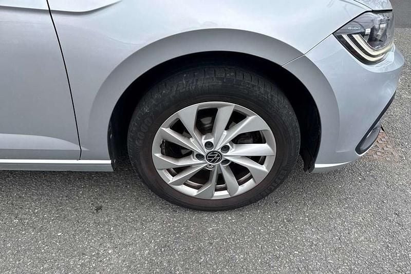 Usado VW Polo Style 95 CV (69 kW) 2022 Plateado Utilitario