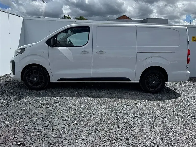 Used Vauxhall Vivaro 145 HP (106 kW) 2025 White MPV