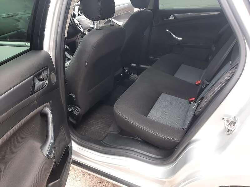 Image 3/4