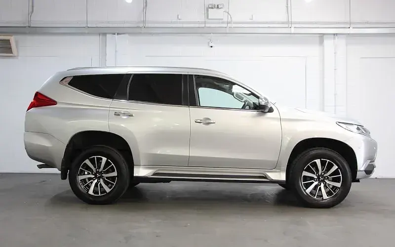 Used Mitsubishi Shogun 181 HP (133 kW) 2020 Sterling silver SUV