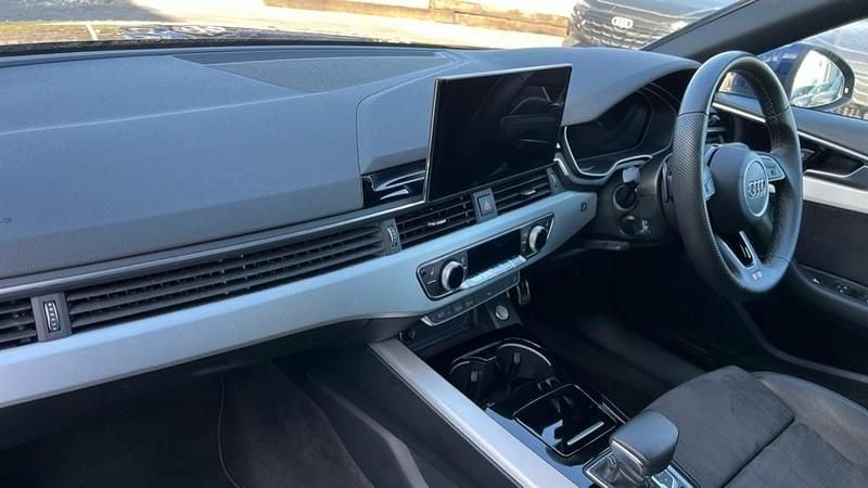 Second-hand Audi A4 S-Line 163 CP (119 kW) 2022 Albastru Berlinǎ