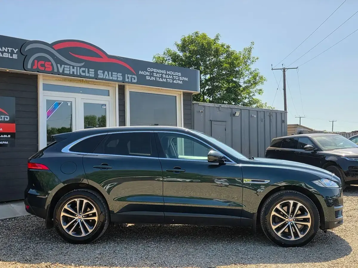 Used Jaguar F-Pace Portfolio 300 HP (220 kW) 2017 Green SUV