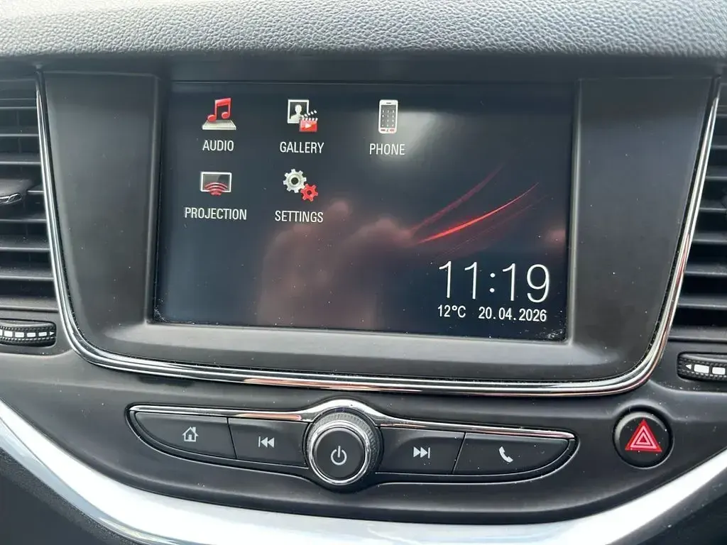 Used Vauxhall Astra Design Edition 100 HP (73 kW) 2016 Red Hatchback