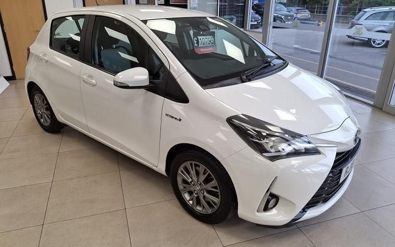 Used 2020 Toyota Yaris Hybrid Hatchback | £10,750 (Good price) - Image 1/3
