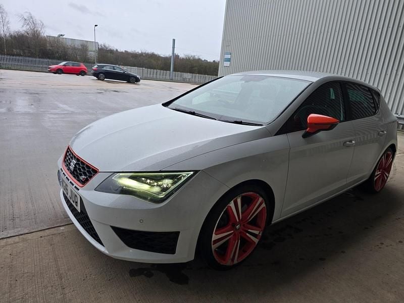 Begagnad Seat Leon Cupra 290 290 HK (213 kW) 2016 Vit Halvkombi