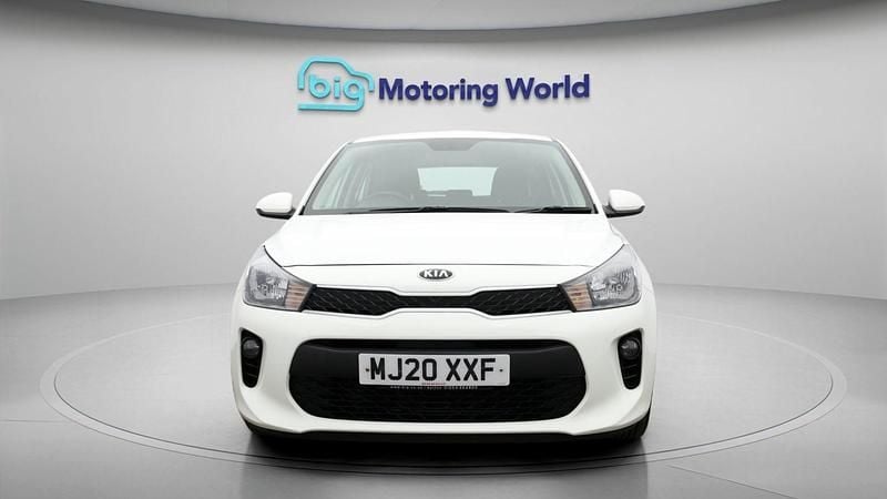 Used Kia Rio 84 HP (61 kW) 2020 White Hatchback