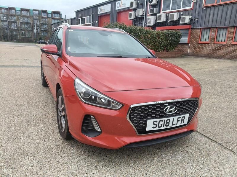 Used Hyundai i30 SE 120 HP (88 kW) 2018 Red Estate