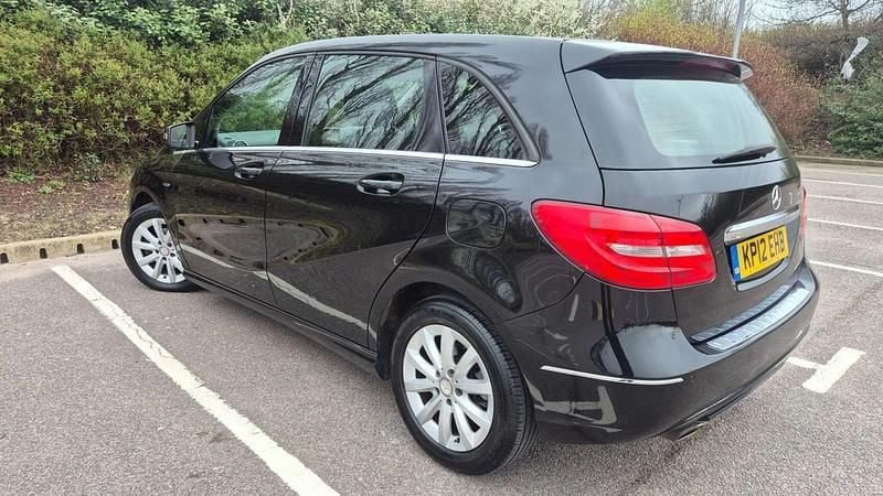 Begagnad Mercedes B180 SE 122 HK (89 kW) 2012 Svart Minibuss