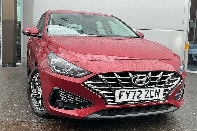 Ultimate red Used 2022 Hyundai i30 SE Hatchback | £13,490 (Fair price) - Image 1/4